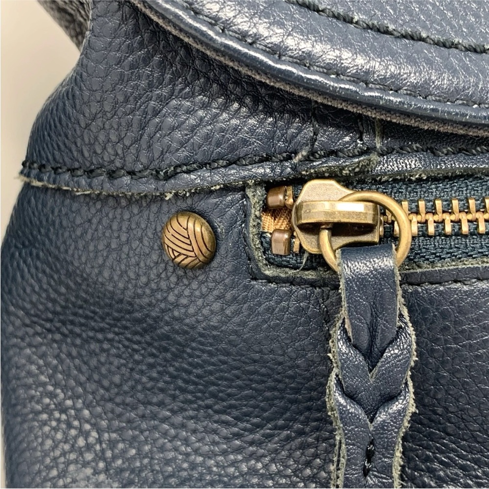 The Sak Navy Blue Leather Crossbody Bag Purse Handbag Zipper Pockets Lined inner - Picture 3 of 16